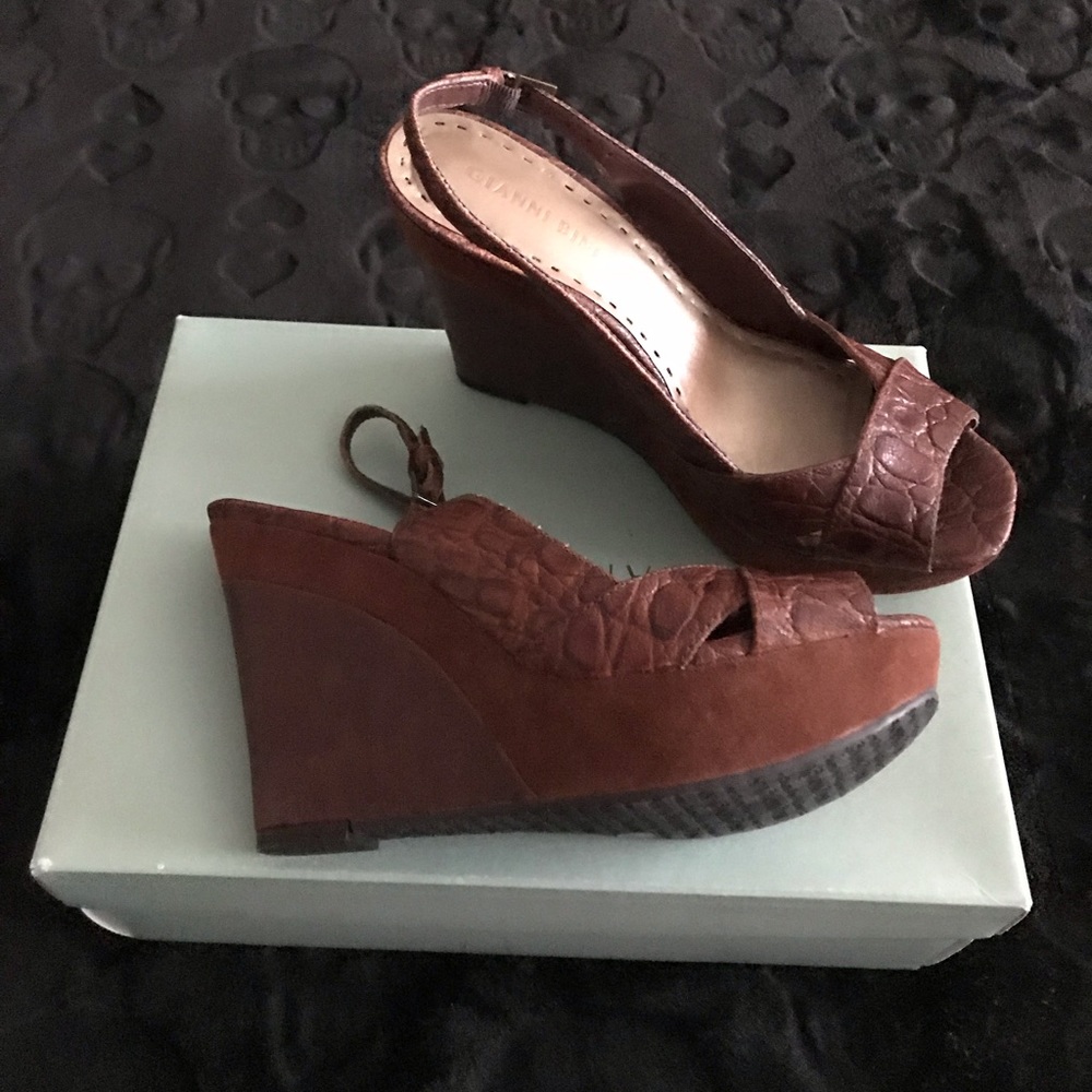 NIB Gianni Bini brown wedges